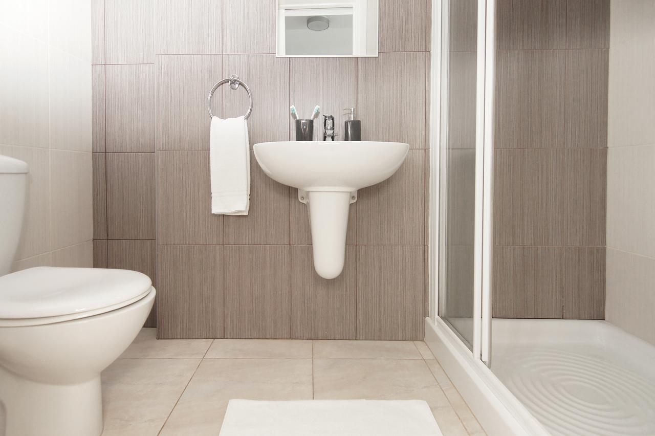 Amber - Coralli Beachfront Apartment โปรทาราส ภายนอก รูปภาพ