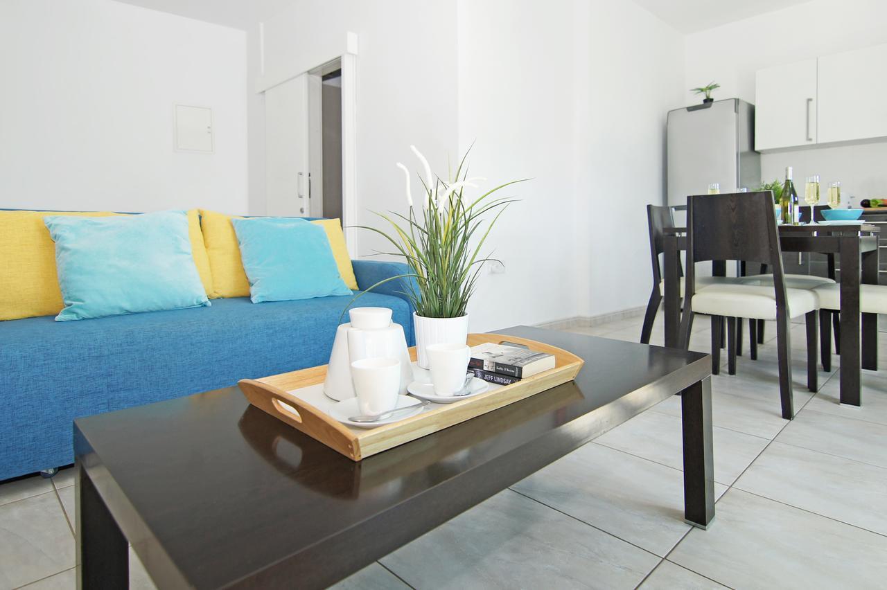 Amber - Coralli Beachfront Apartment โปรทาราส ภายนอก รูปภาพ