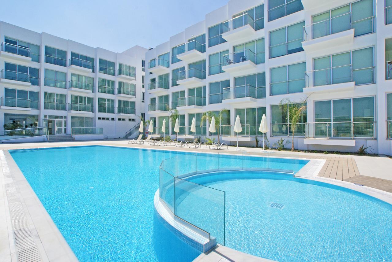Amber - Coralli Beachfront Apartment โปรทาราส ภายนอก รูปภาพ