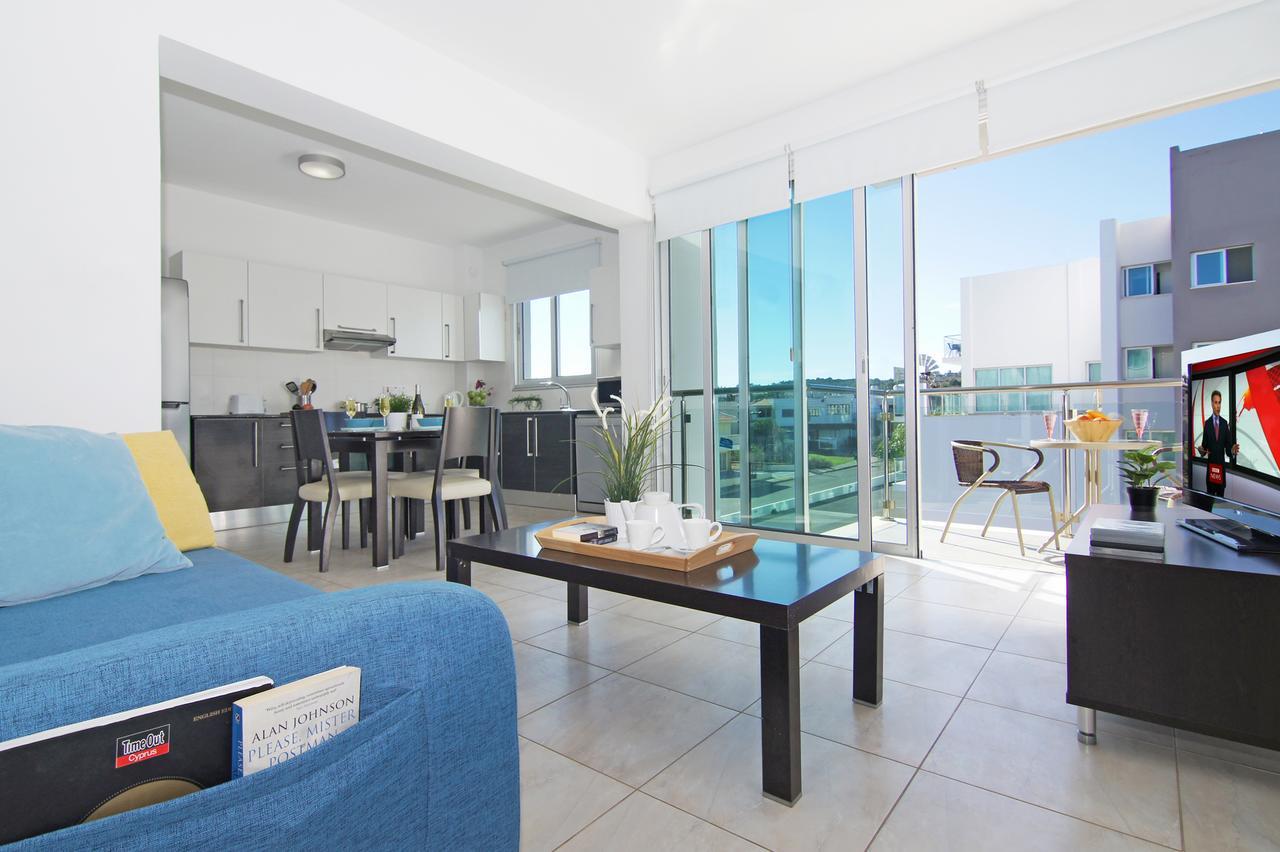 Amber - Coralli Beachfront Apartment โปรทาราส ภายนอก รูปภาพ