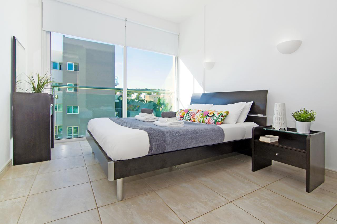Amber - Coralli Beachfront Apartment โปรทาราส ภายนอก รูปภาพ