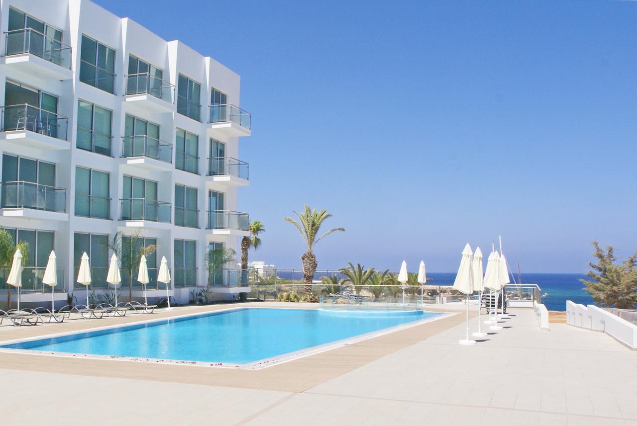 Amber - Coralli Beachfront Apartment โปรทาราส ภายนอก รูปภาพ